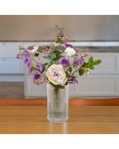 Kunstig buket med lilla, lavendel og hvide blomster