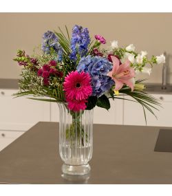 Trendy blomsterbuket med blå hortensia