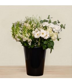 Færdigblandet blomsterbundt klar til fest. Du finder masser af forskellige blomstersorter. Brug til bordpynt eller lav din egen buket