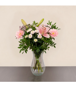 Mini pastel blomsterbuket med lækre skumfiduser. Send en lille fin hilsen bare fordi. Send blomster i dag.