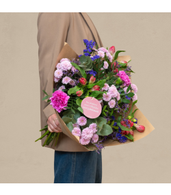 Jubilæumsbuket med farverige blomster. Send blomster i dag