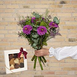 Dahlia buketten med chokoladehjerter