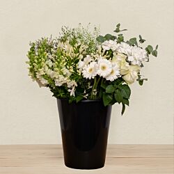 Færdigblandet blomsterbundt klar til fest. Du finder masser af forskellige blomstersorter. Brug til bordpynt eller lav din egen buket