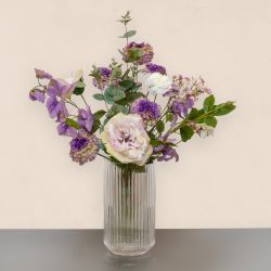 Kunstig buket med lilla, lavendel og hvide blomster