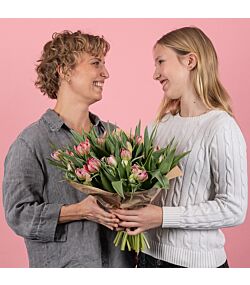 Bundt med 25 lyserøde dobbeltblomstrende tulipaner