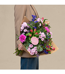 Jubilæumsbuket med farverige blomster. Send blomster i dag
