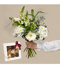 Nordisk blomsterbuket med chokoladehjerter